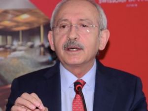 CHP Liderine Ayakkabı Fırlatıldı