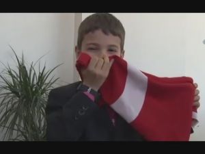 Bayrağı Öpen Çocuk: İçimden Geldiği İçin Öptüm