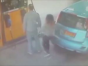 İsrailli Kadın Benzin İstasyonunu Yaktı