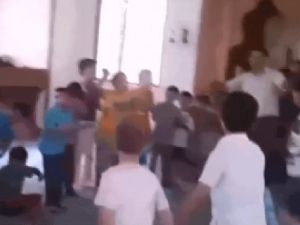 Çocuklara Camiyi Sevdirmek İçin Futbol Oynayan İmam