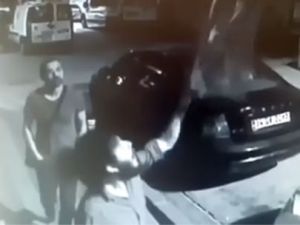 Üsküdar'da Türk Bayrağına Saldırı
