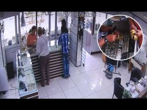 Konya'da Bilezik Hırsızlığı Kamerada