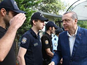 Cumhurbaşkanı'ndan Polislere Anlamlı Ziyaret!