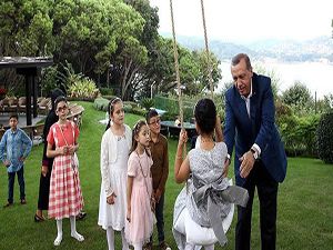 Cumhurbaşkanı Köşkte Çocuklarla Bayramlaştı