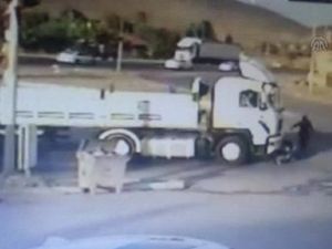 TIR'ın Engelli Aracına Çarpma Anı Güvenlik Kamerasında