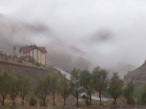 Erzururm'a Yılın İlk Karı Yağdı