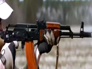 AK-47 İle Yavaş Çekim Atış Görüntüleri