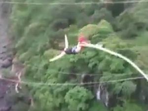 Bungee Jumping Yapan Kızın İpi Koptu! İşte Yaşananlar