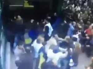 HDP'lilerden Başörtülü Kadına Linç Girişimi