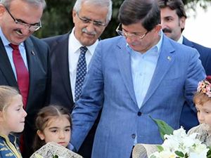 Davutoğlu'nu Duygulandıran Şiir