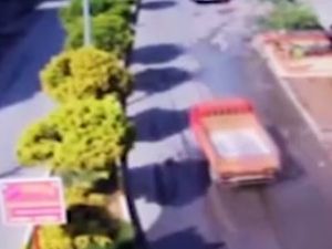 Polise Bombalı Saldırı Kamerada
