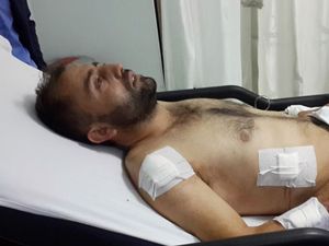 Oy Vermek İçin Beklerken Bıçaklandı!