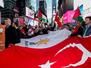 Times Meydanı'nda AK Parti Kutlaması