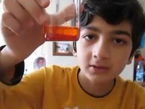 Evde Biber Gazı Yaptı, Kendi Üzerinde Denedi!
