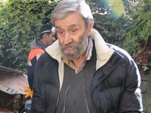 Evinden İki Kamyon Çöp Çıktı
