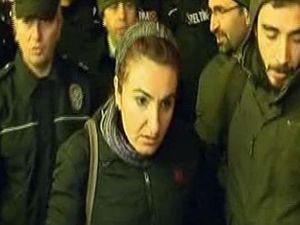 'Katil Devlet' Diye Bağıran Kadına Polisten Kapak Gibi Cevap