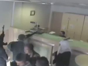Kadın Kıyafetli PTT Soygunu Kamerada