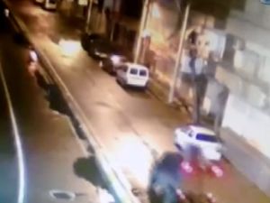 Polis Aracına Bombalı Saldırı Kamerada