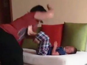 Bu Kez Öz Anne Vahşeti Kamerada