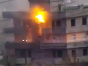 PKK'nın Karargaha Çevirdiği Binanın Başlarına Yıkıldığı Anlar