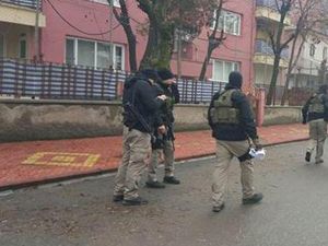 Operasyon Düzenleyen Polislere Ateş Açıldı