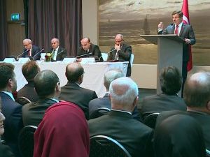 Ahmet Davutoğlu İşaret Diliyle Anlattı