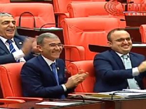 AK Partililer CHP'li Vekili Alkışladı