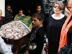 Sezen Aksu'nun Taziye Evine Ünlü Akını