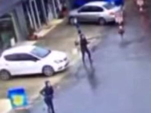 Çevik Kuvvete saldırı güvenlik kamerasında