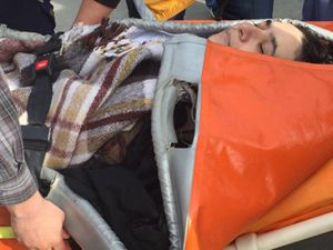 Denize atlayan kadını kahraman polis kurtardı