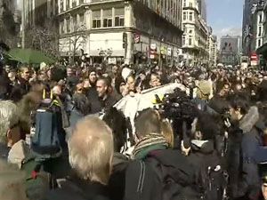 Brüksel’de ırkçılar anma törenini bastı