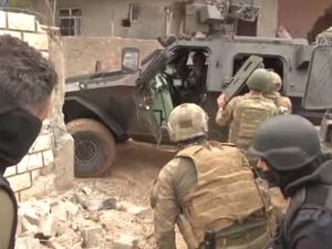 AA kameramanı Nusaybin'de çatışmanın ortasında kaldı