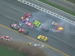 NASCAR'da inanılmaz kaza!