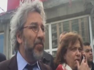Can Dündar'a silahlı saldırı girişimi!