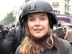 Paris'te Rus kadın muhabire saldırı!