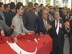 Şehit cenazesinde Kılıçdaroğlu gerginliği!