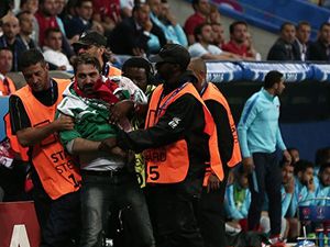 İspanya maçında Fatih Terim'e saldırı