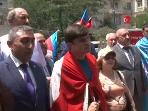 Azerbaycan'dan Türkiye'ye destek