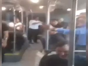 Metrobüste 'Yer tartışması' kamerada