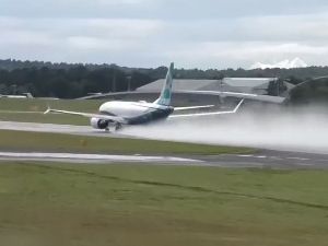Boeing 737 yolcu uçağı ile müthiş şov