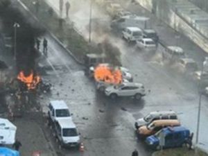 İzmir'deki patlama anı kameralara böyle yansıdı