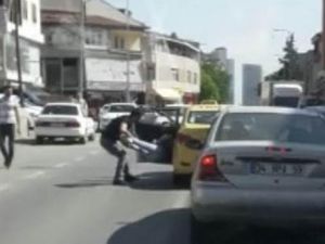 İstanbul'da takcisi dehşeti! Kadın yolcuyu bacaklarından tutup..